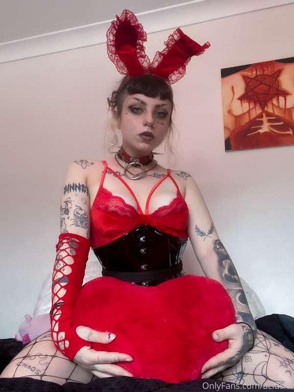 Late Valentine’s Day shoot but hey look how cute I am  🥺🥺🥺