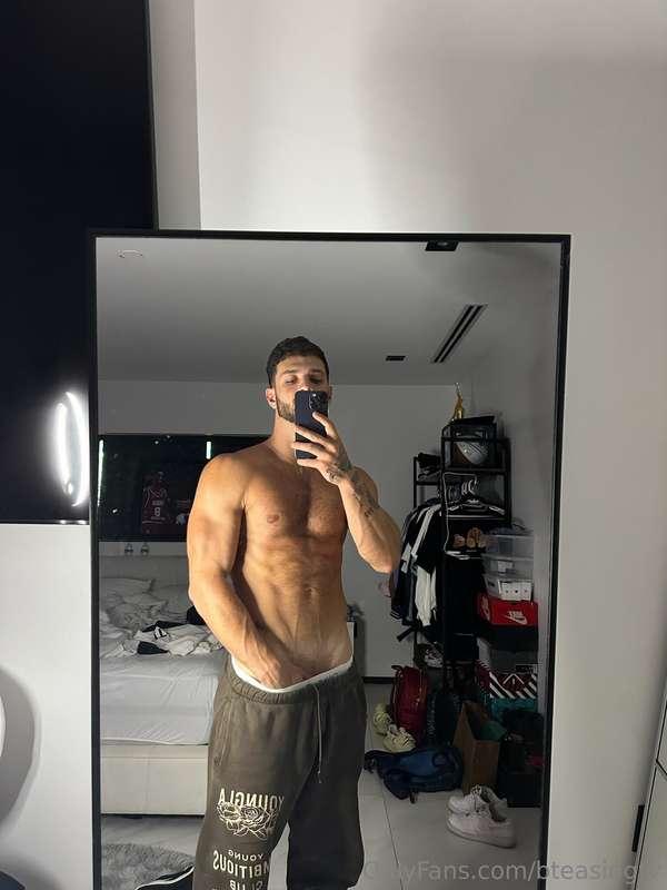 Come say hi if you wants the pants to come off 😏😈