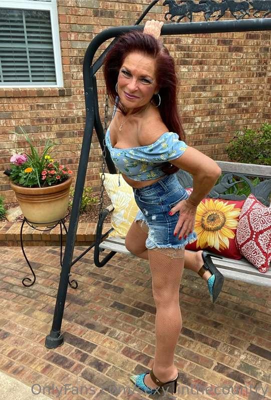 sexy_inthecountry image #0