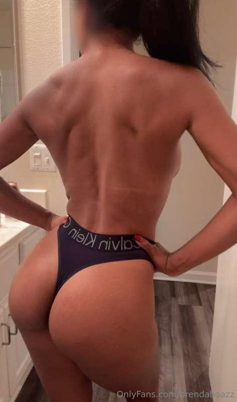 Tanned and toned good combination 💁🏾‍♀️💪🏿 Don't forget to mo..