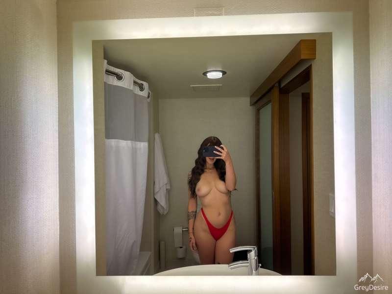 Waiting for you to come home like… 💋
#tits #boobs #brunette