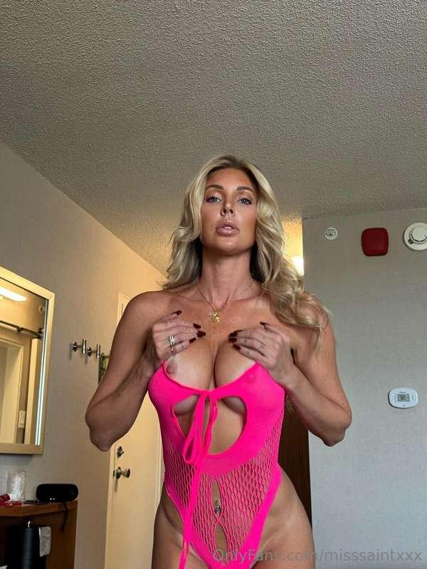 Mommy needs a new boy toy... DM me "PICK ME MOMMY" and I mig..