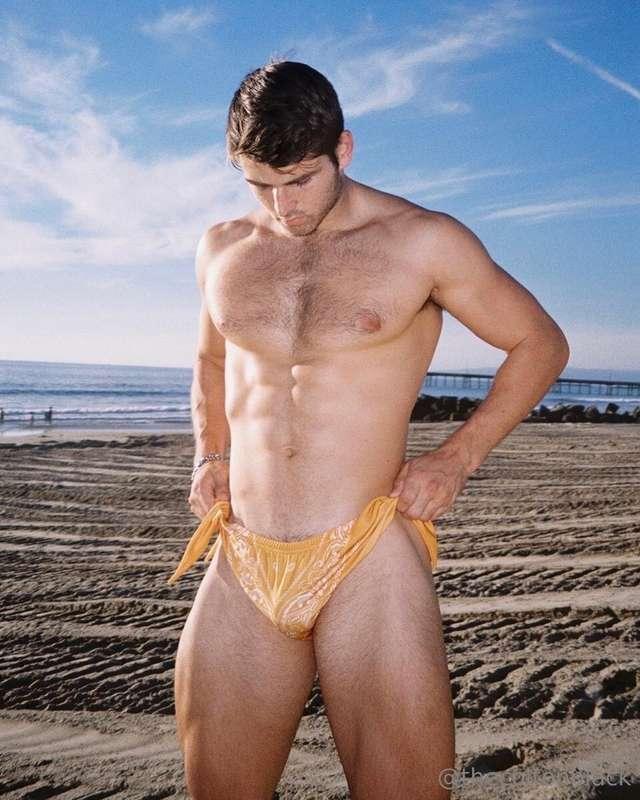 Love this pic, great way to start the week 😈💦