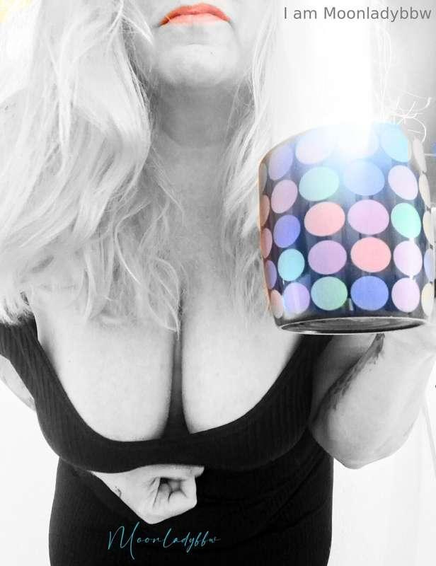 Want more Moonlady? Check out my Vip! Things are naked-er ov..