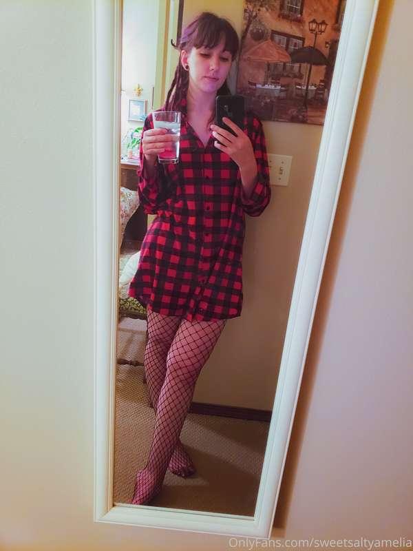 Whats under my nighty? 😚