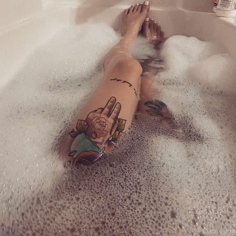 Bathtub blues.. tip me so I can get more bath bombs and bubb..