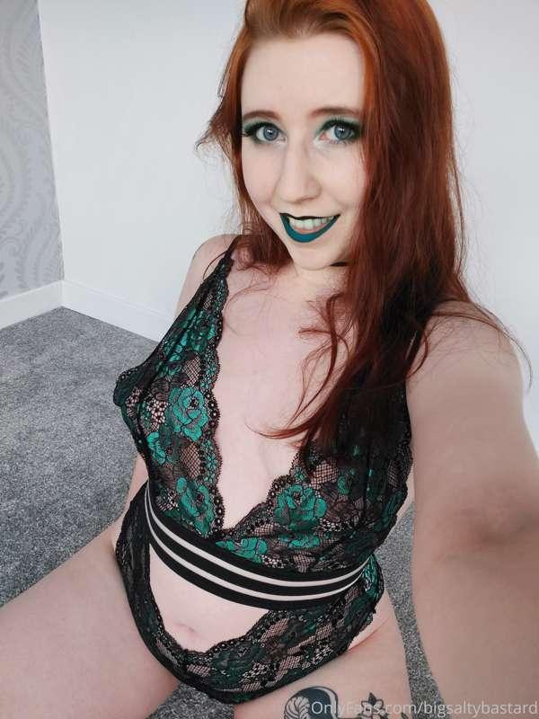 I feel so sexy in this bodysuit 💚