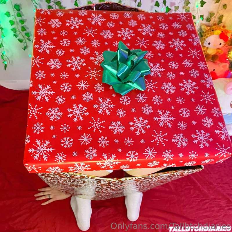 🎁 YOULL NEVER GUESS WHATS INSIDE 🎁