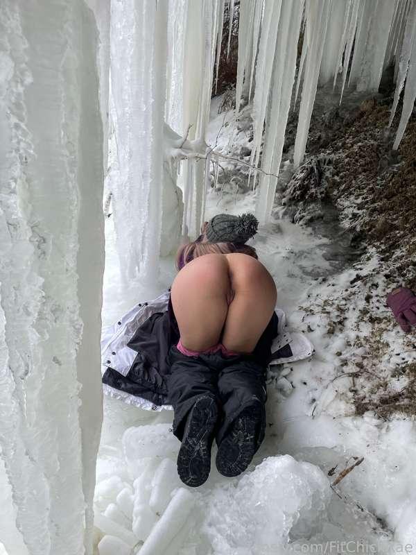 Frozen winter wonderland + my booty :) 


#fyp #booty #nude #selfie  #bare #naked #ass #bigass #butt #natural #cute #cutegirl #round #thick #slimthick #pussy #rearpussy #round #asshole #doggy #snow #outdoors #nature #pinkhair #naturist #boots #fit 