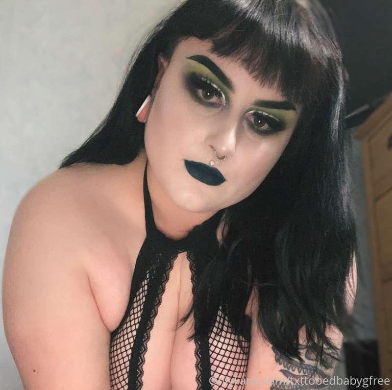 1 month of private sn@p free when you sub to my paid page! M..