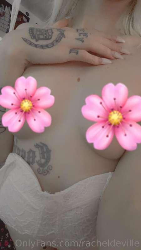 racheldeville image #0