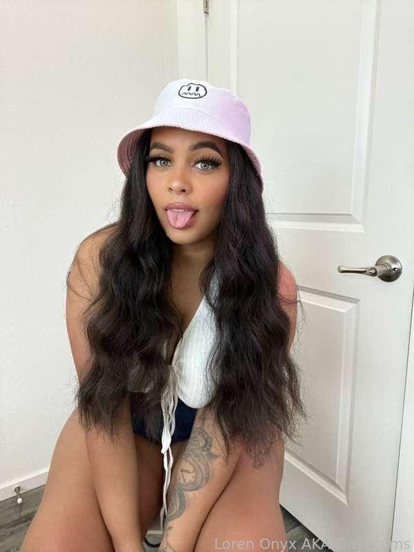 onyxcums image #1