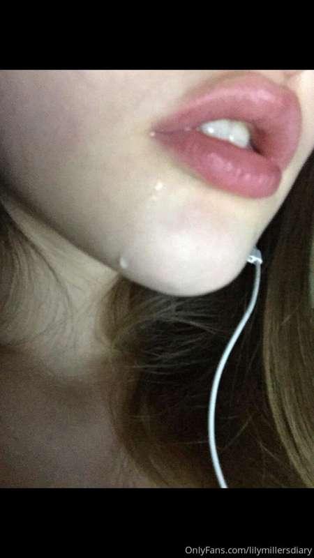 wet lips 💦💦💦

Let’s wake up together? Comment below 👇🏻😜