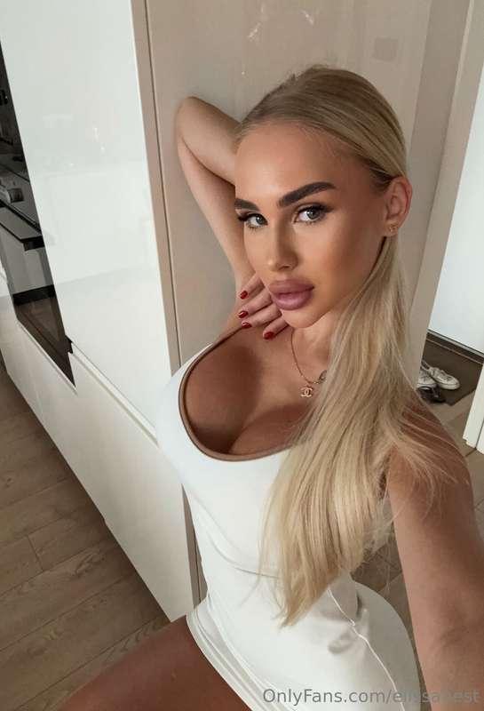 Do you want to spend lazy morning with me 🥰🥰🥰🥰?