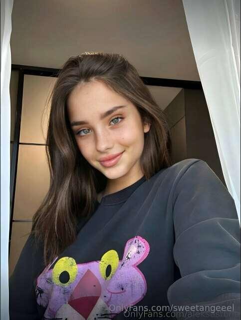 𝐅𝐑𝐄𝐄 𝐒𝐔𝐁👉 @aleksastone🙈🔞
Gorgeous doll for your hot desires ..