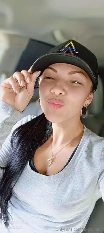 Besitos quien me hace compañía rica 😈🤤😘

Kisses, who keeps m..