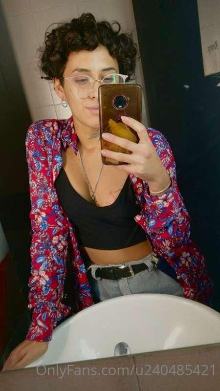 Hi baby!! How do my glasses look?🤔🤭😈