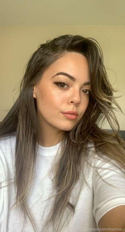 Think I’ll go live in a couple hours because my makeup is to..