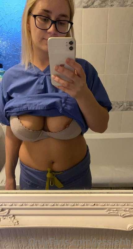 Been a long day, ready to set these tiddies free x