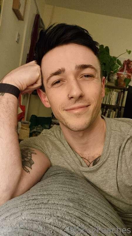 You're the first ones to see the new hair! I'll be making ne..