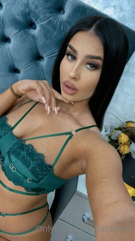 Waiting for you to slide into my DMs 😈