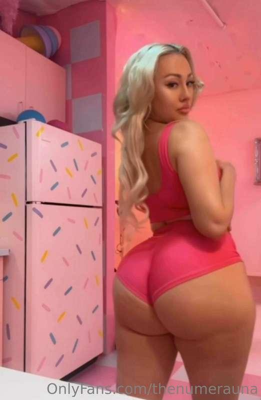 I have a yummy ***CREAMY TREAT*** for you 🧁
Check your DMS 😈
