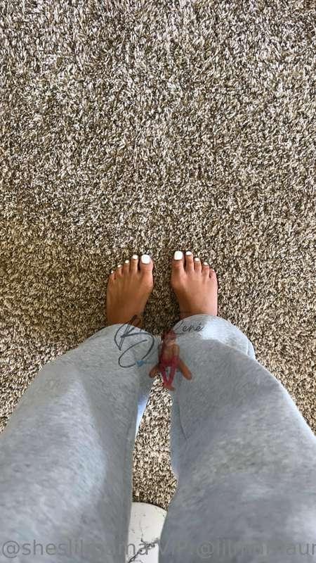 feet picss they’re so cute & tiny haha🥰