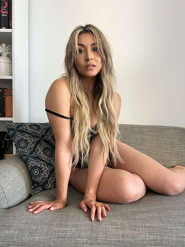 Come sit with me.. but check your DMs first 😘 xx