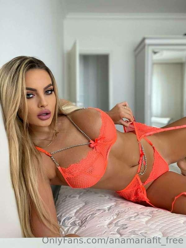 Do you like me in orange? 🤗