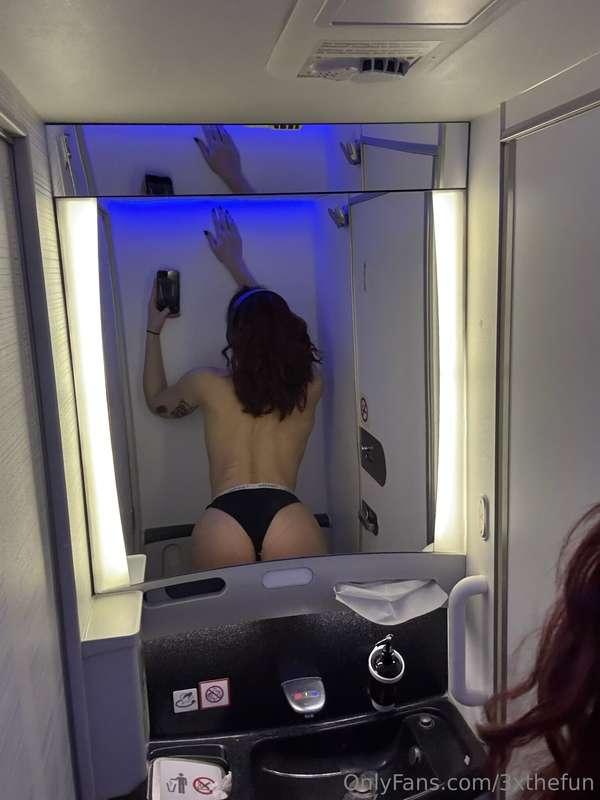 Fuck me against the wall while the other passengers listen 🤭