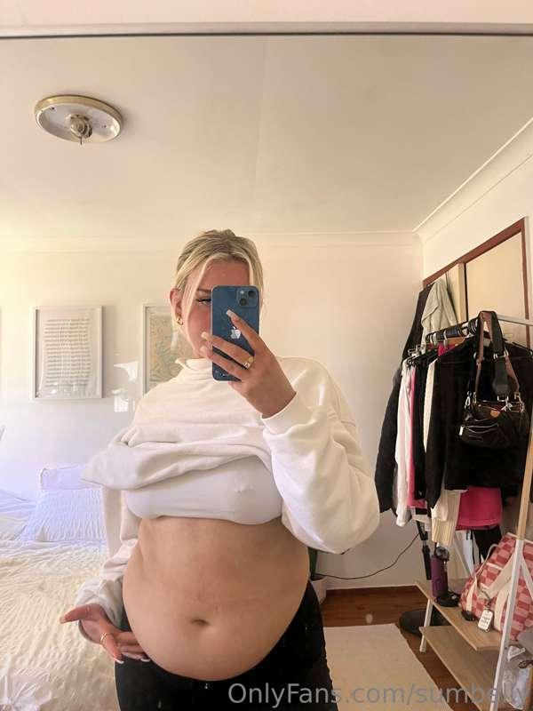 Should I go on a walk or stay fat 🤭🤍