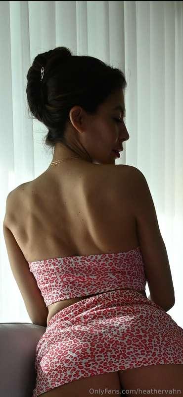 I would love to feel you kissing my back, and my neck 😖💦