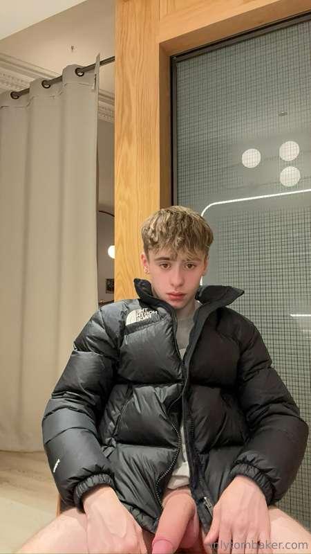 tombakerx image #0