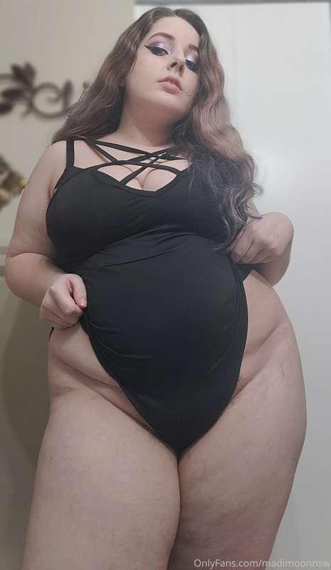 The first pic I'd send you before showing you my full bush 🤤..