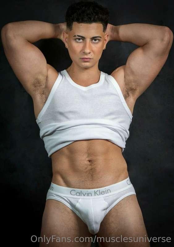 Join sexy fit guy @onlyrulofree for free!