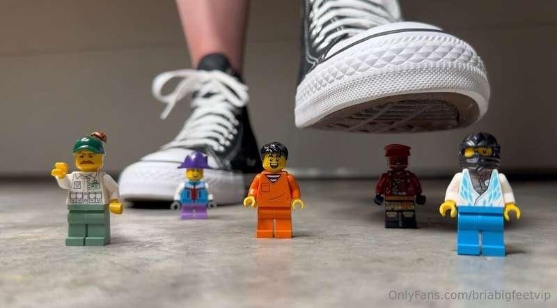 Oh, how lovely it would be to exist as a tiny in my world 😇🤏..