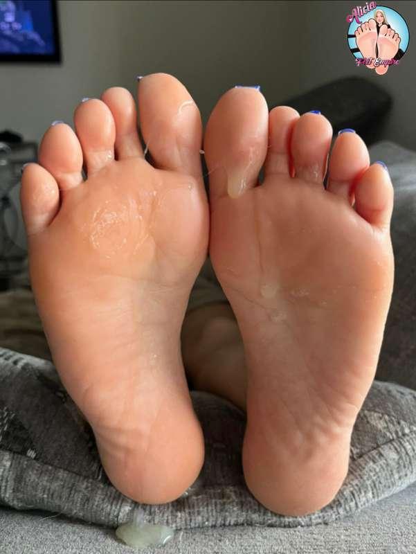 aliciafeet image #1