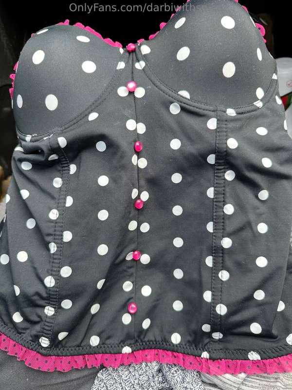 Found myself a new top. $4 can’t go wrong. New shoot outfit ..