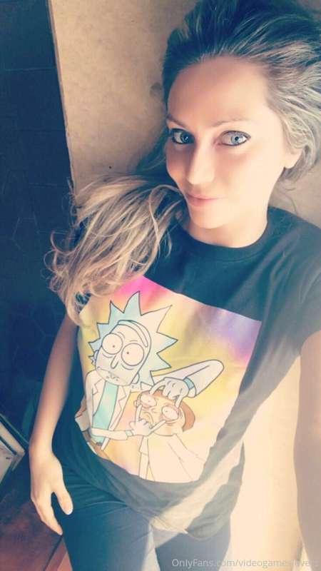 Like my Rick and Morty tee ???