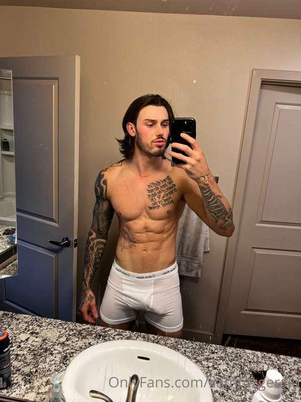 Good morning🪵
Check your DM’s for the full nude versions😉