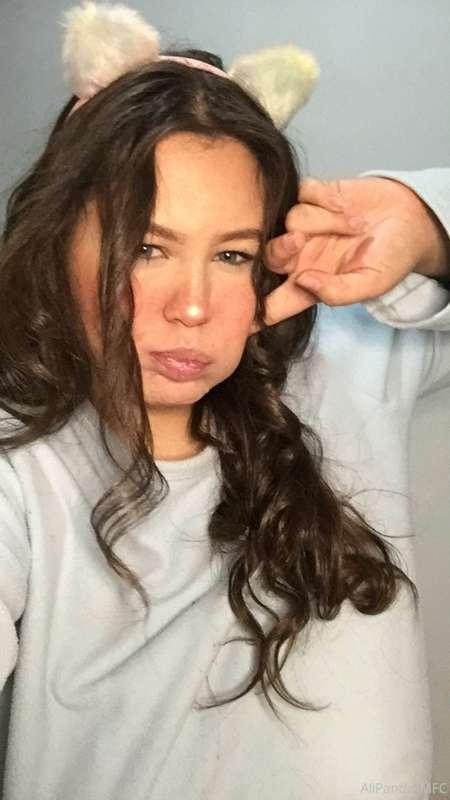 It's cold I need a cuddle