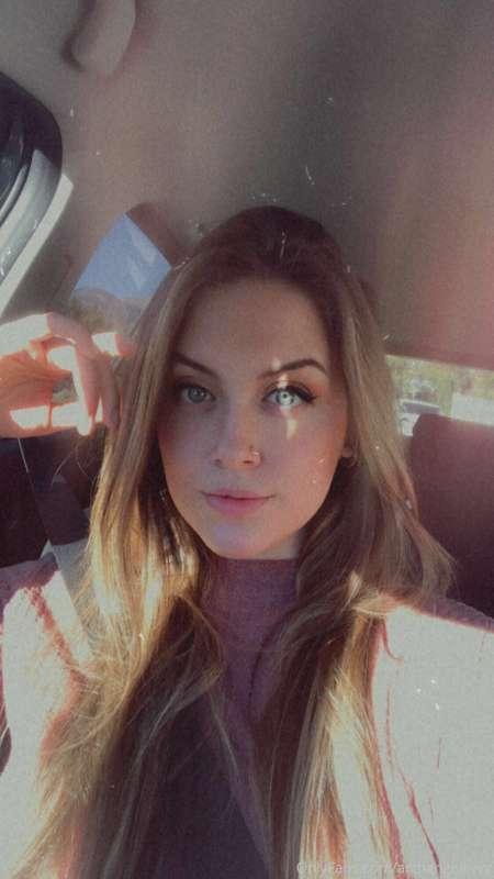 Watch me finger my tight little ass hole! I just want to ple..