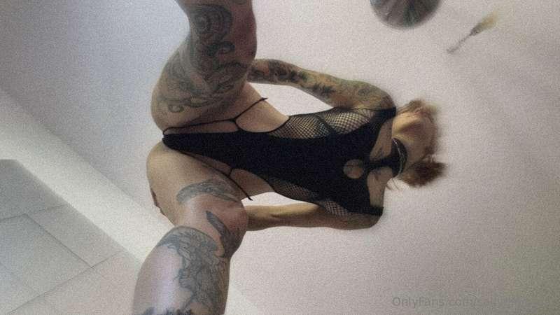 something different 😋 just lay on the floor and I dance on t..