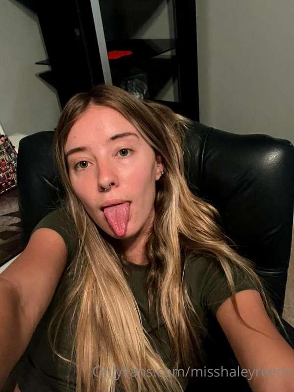 I want someone to cum and play with me