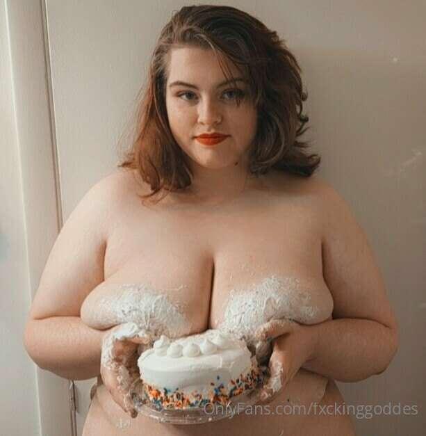 Wanna slice? 🥵🎂