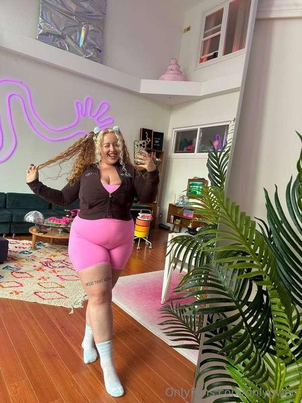 living my best bubblegum pink life 💕