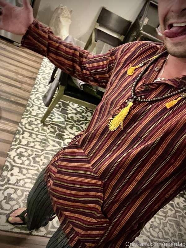 Rock climbing 🧗‍♂️ and my new “Shaman Chic” lounge wear 😂
-
..