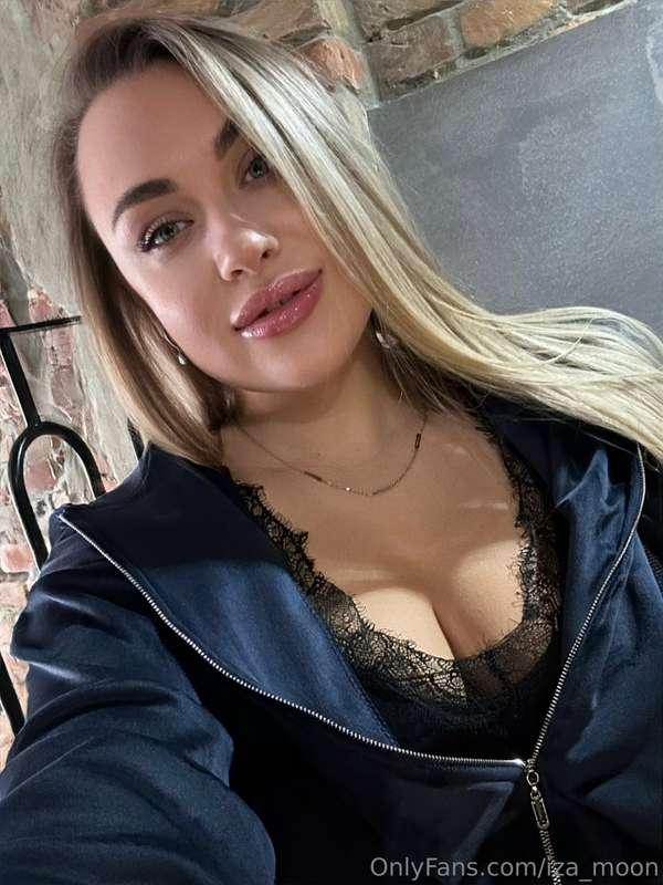 I tried to be modest once😊But it's boring😅