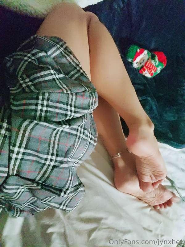 slipping my xmas sock on and falling asleep 😪