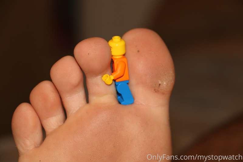 Toehuggers...